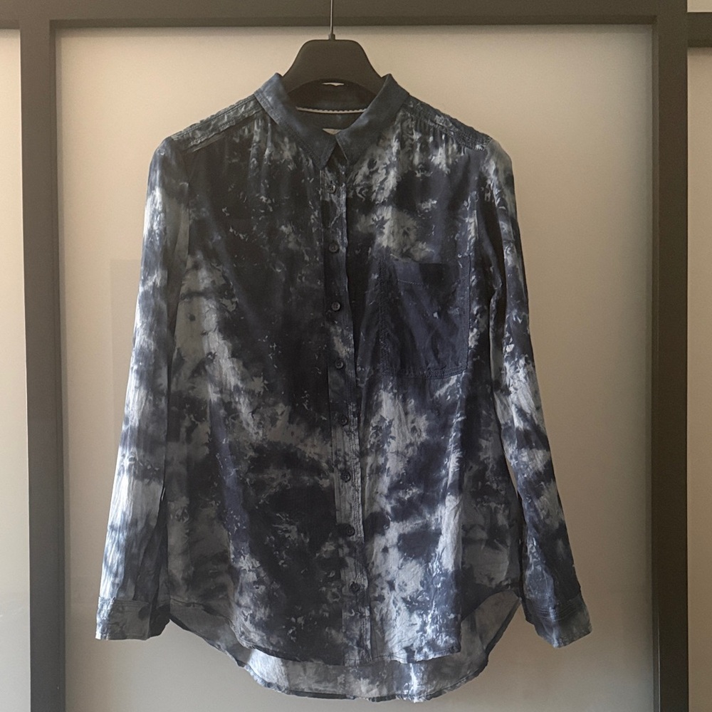 Pilcro by Anthropologie Tie-Dye Button-Down Shirt in Navy and White